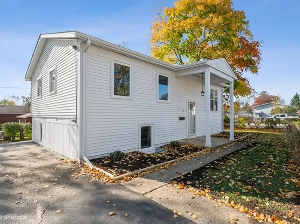 5 Golfview Ct, Round Lake Beach, IL 60073