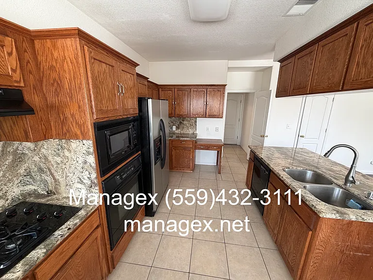 2833 E Cromwell Ave — Photo 10