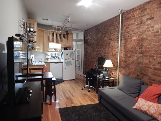 Rented by R New York | media 7