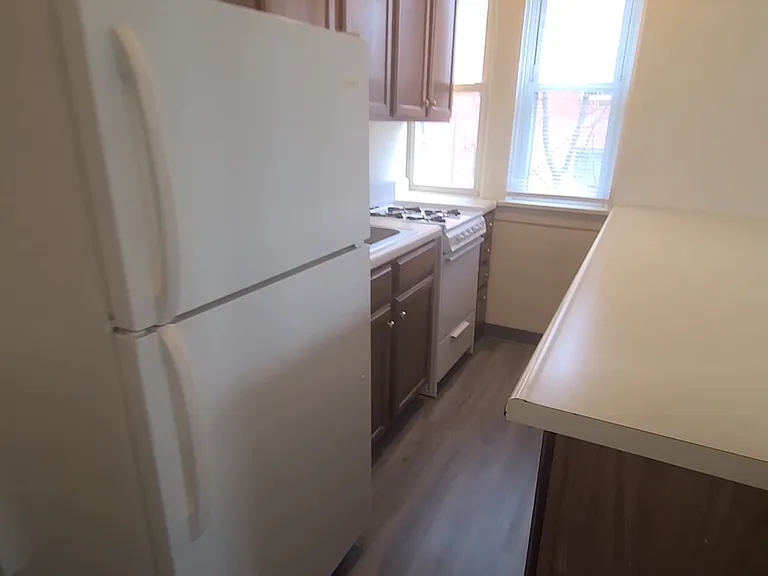 100 Academy Ave — Photo 3