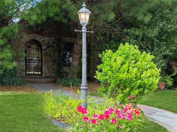 93 Huntington Road, Garden City, NY 11530