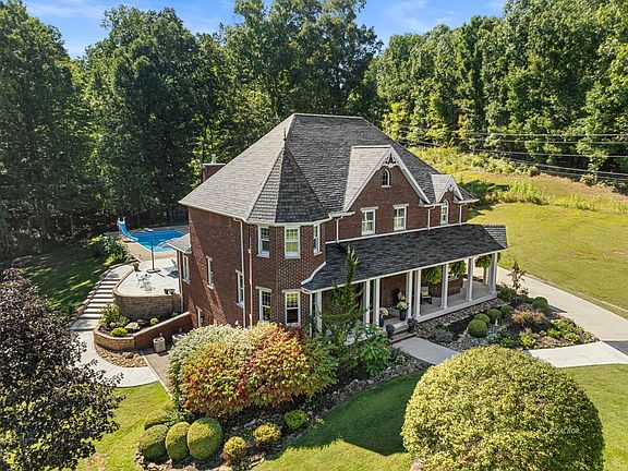 3rd image of 563 Juniper Ln