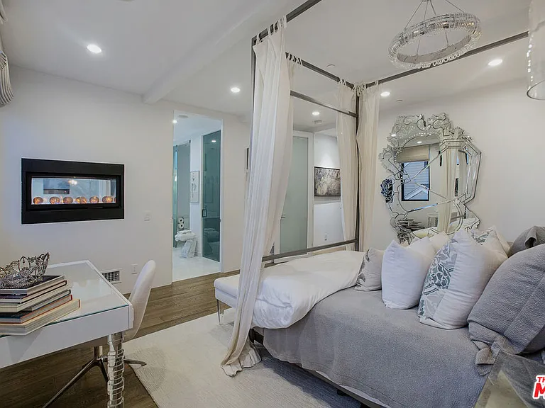 2105 E Balboa Blvd — Photo 31