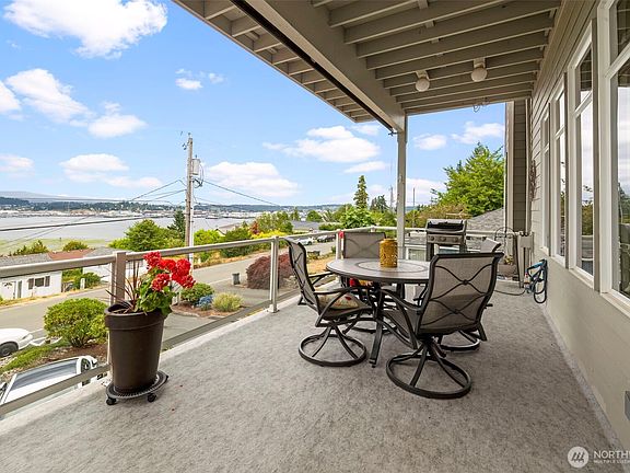 2nd image of 219 Tracy Avenue N #202
