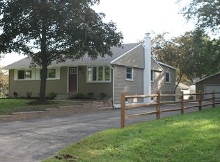 1308 Jewett St, Woodstock, IL 60098