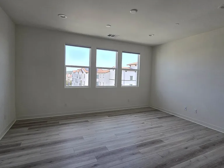 6118 Village Way — Photo 2