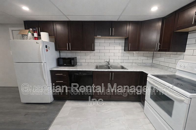 1st image of 105 Algoma St N Unit 3