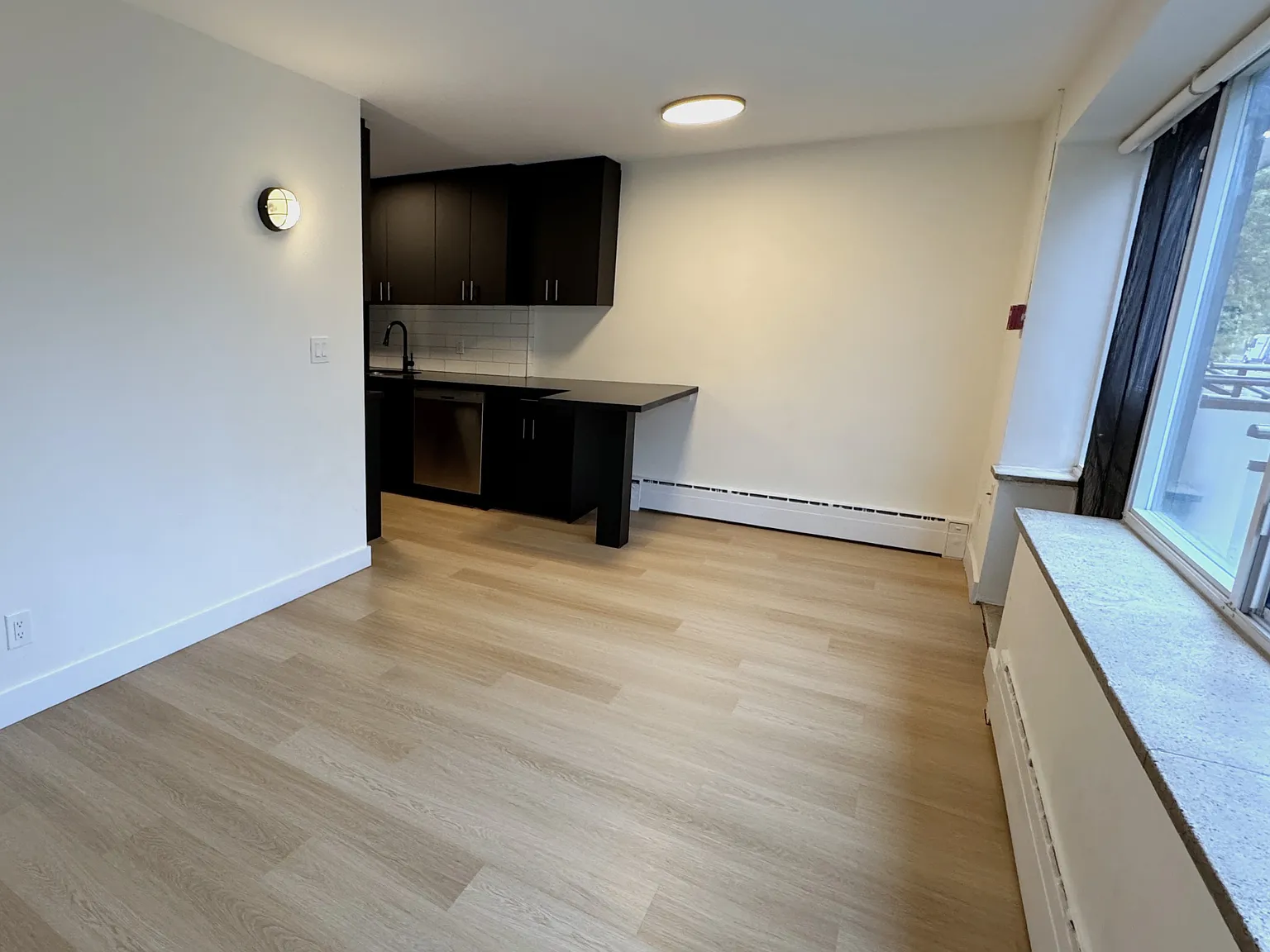 420 Eglinton Ave E - 301 — Photo 3