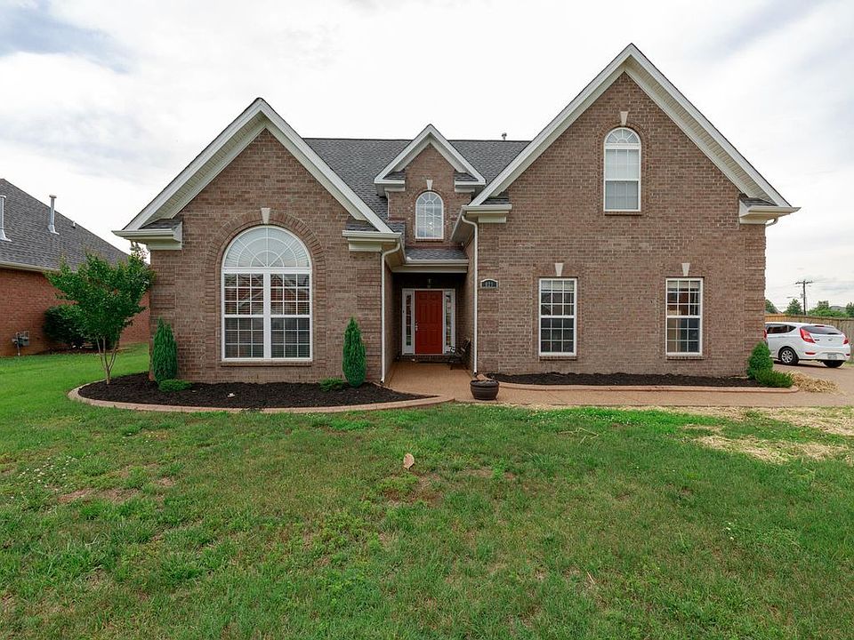 1st image of 821 Chaqueta Ct