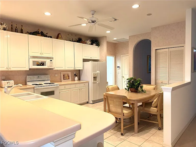 11081 Lakeland Cir — Photo 7