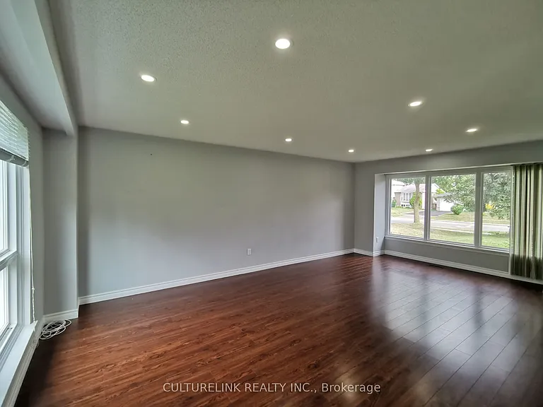 18 Westwater Dr — Photo 9