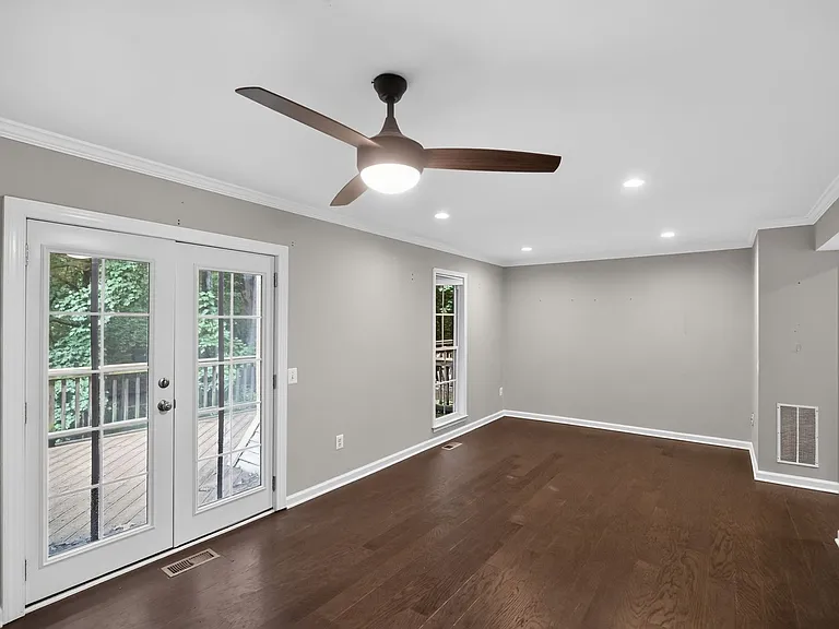 6176 Martins Landing Ct — Photo 12