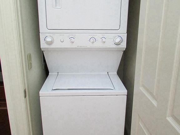 5th image of 9 S Brunswick St APT D