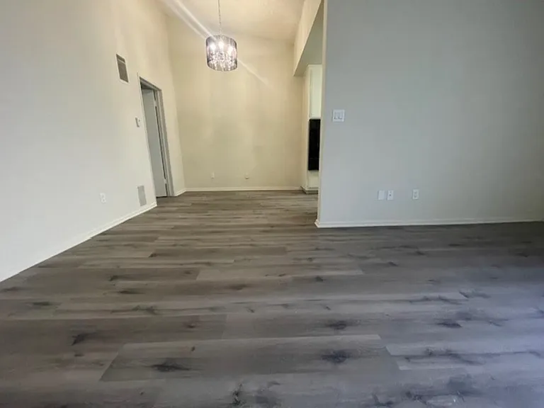 2043 N Beachwood Dr #10 — Photo 5