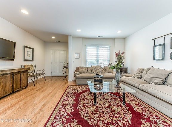 5th image of 1857 Admiral Ct #96