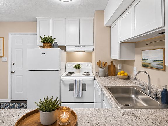 3rd image of 1100H Marlborough Rd #1100-C