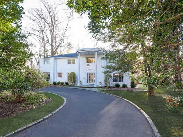 175 Poplar Dr, East Hills, NY 11576