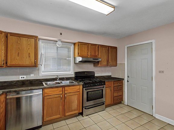 5th image of 9424 Meadow Ln