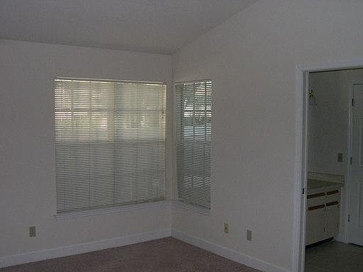 5th image of 121 Becket Ln