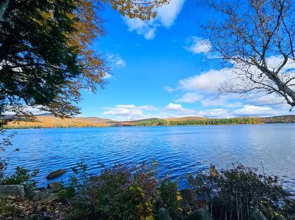 169 West Shore Road, Farmington, ME 04938