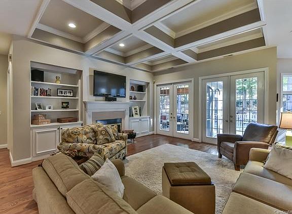 3rd image of 6025 Lake Providence Ln