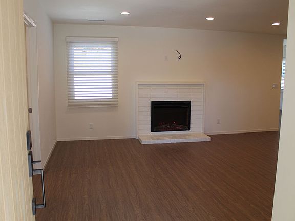 3rd image of 148 Hastings Ave