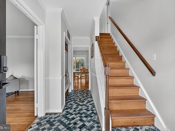 2nd image of 8620 Fort Hunt Rd