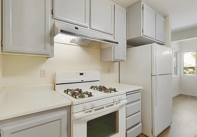 7 Meridian Cir — Photo 11