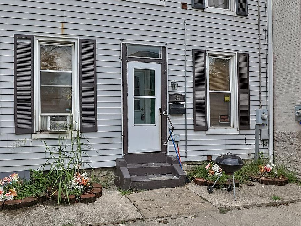 2nd image of 233 W 7th St