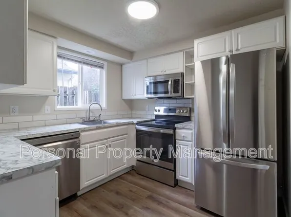 1327 Z St APT B, Vancouver, WA 98661
