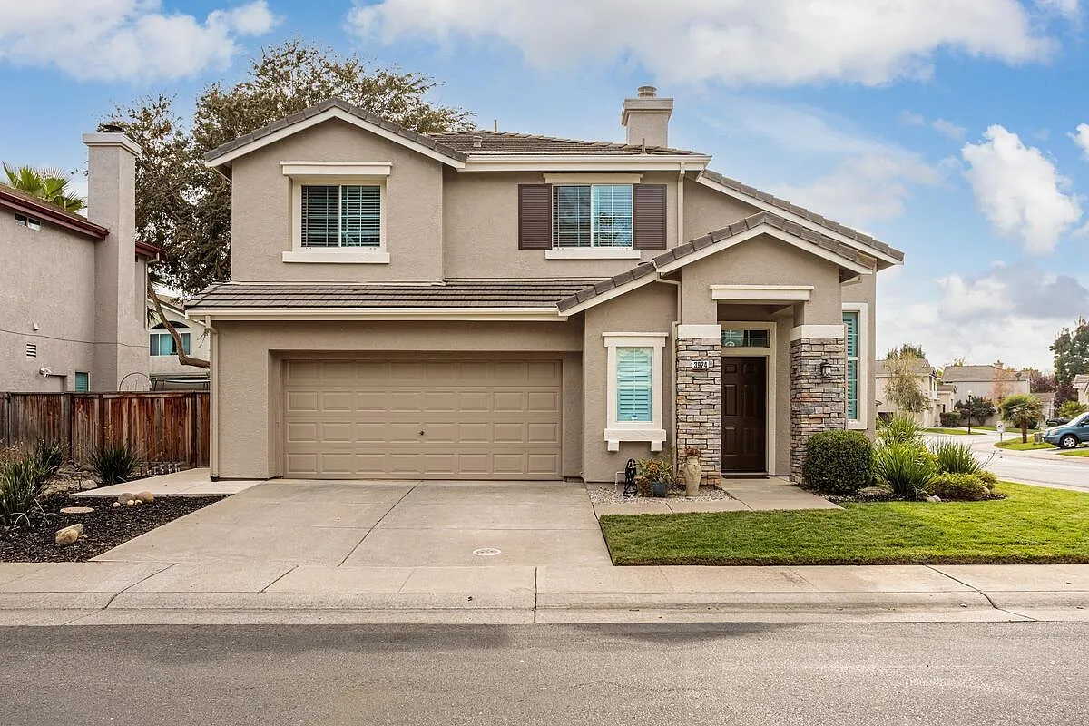 3924 Riviera Ln photo 1