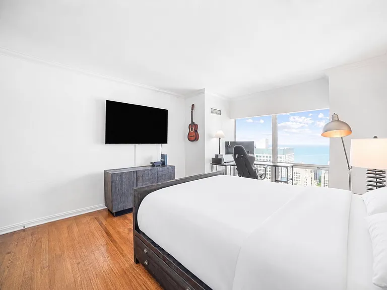 100 E Huron St #3504 — Photo 20