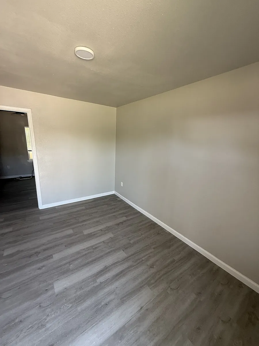 Building Photo - 201 W Green Ave #5