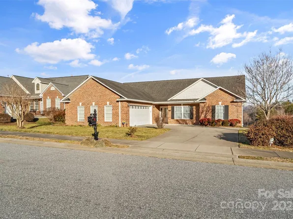 424 SE Huntington Woods St, Lenoir, NC 28645