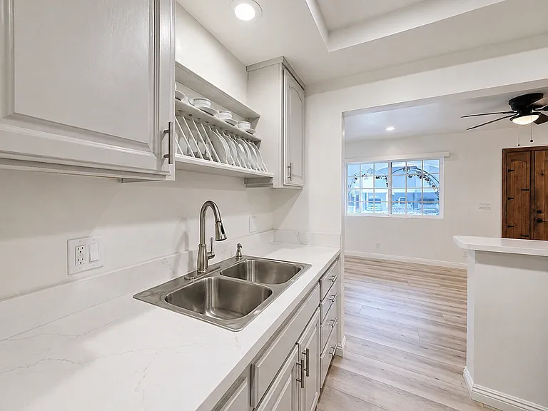 1084 Walnut Ave — Photo 5
