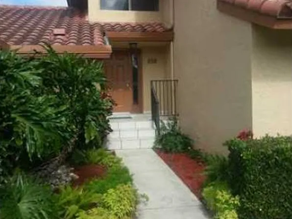 633 Deer Creek Lake Point North Ln, Deerfield Beach, FL 33442