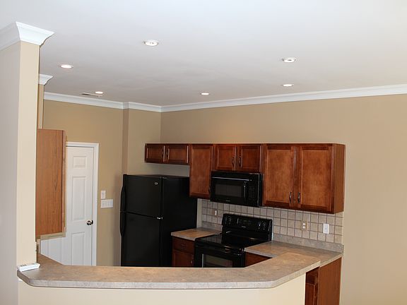 4th image of 645 Woodson Dr