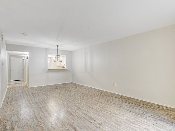 4th image of 1908 Desert Falls Ct Unit 101
