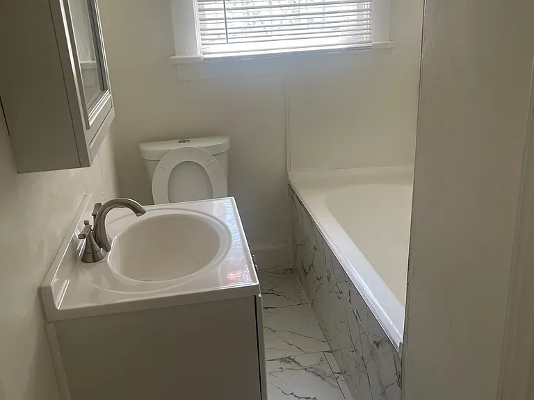 1348 W 40th Pl — Photo 1