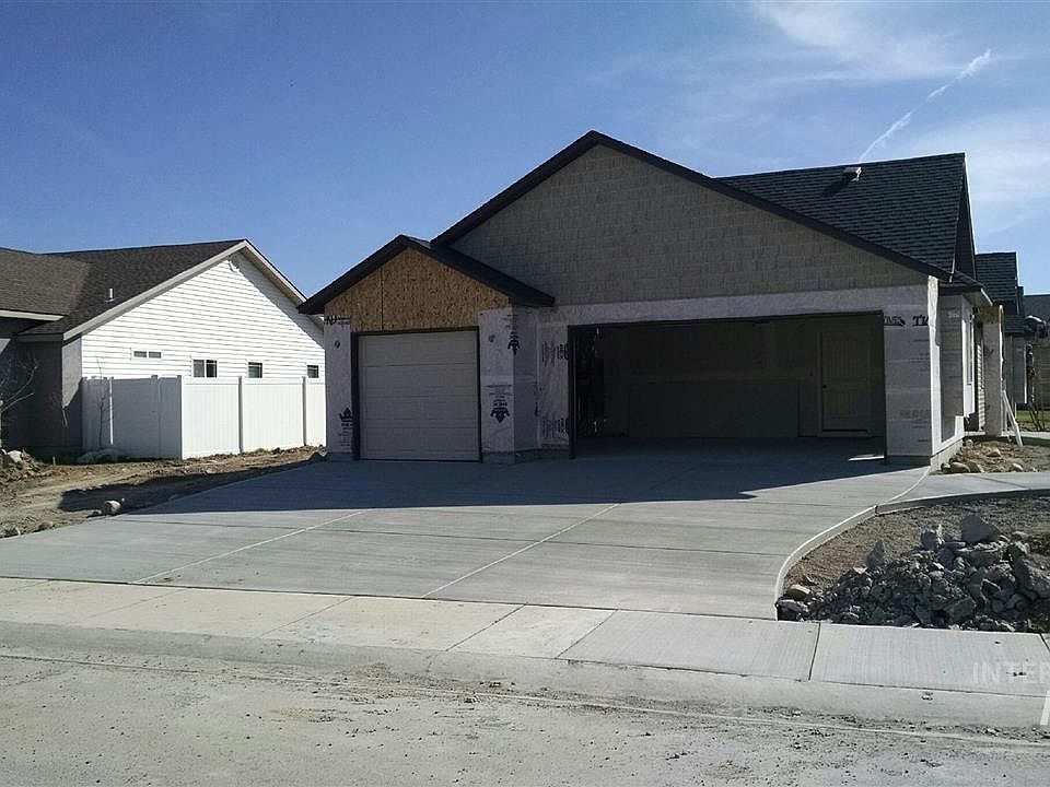 2nd image of 802 Creekside Ave
