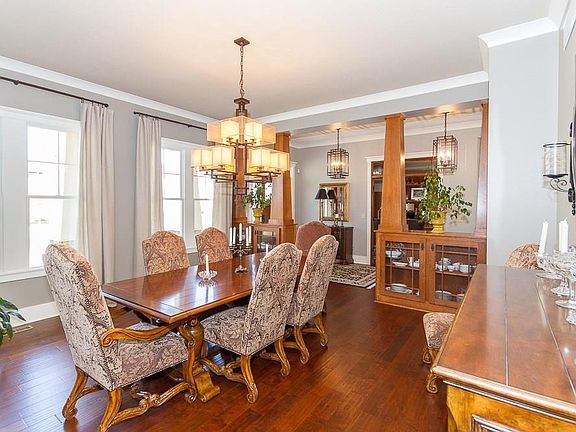 3rd image of 6727 Beekman Pl