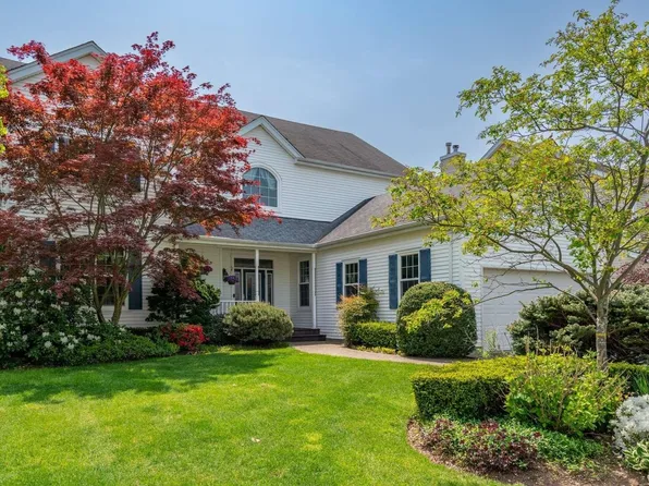 107 Hadley Place, Melville, NY 11747