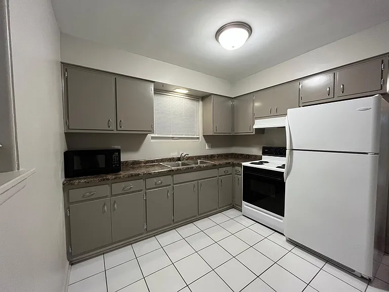 24203 W Ottawa St #2 — Photo 1