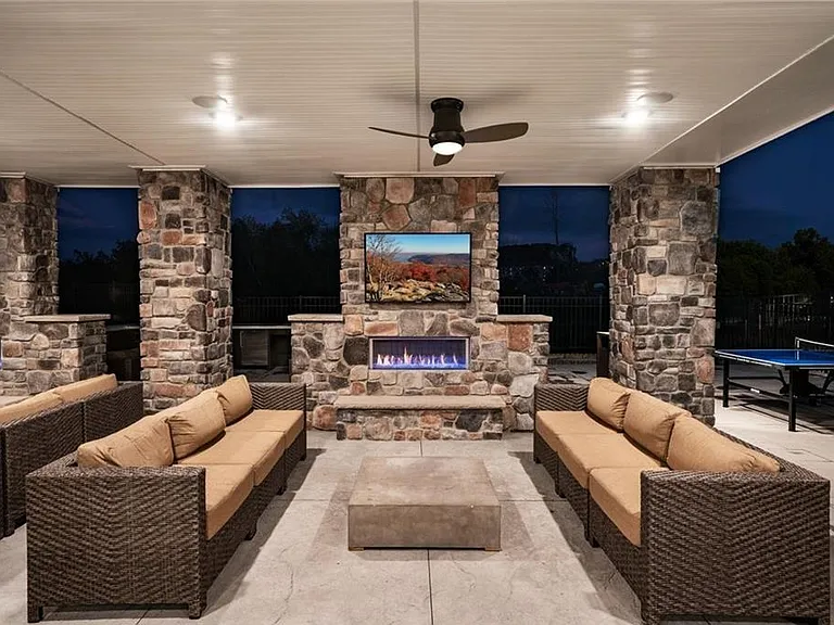 824 Center Meadow Ln — Photo 45