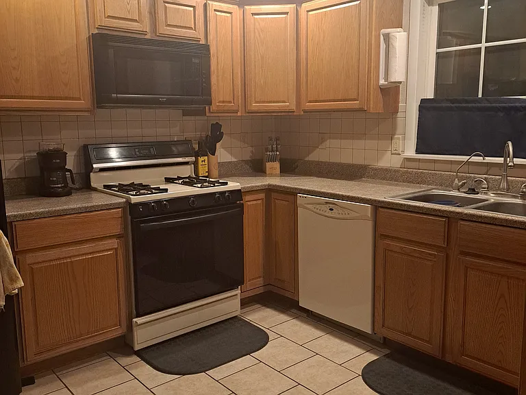 Aspen Dr — Photo 2