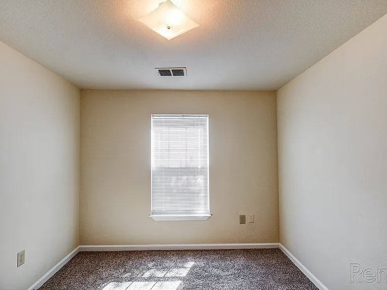 Hallmark at Oak Ridge Apartments — Photo 9