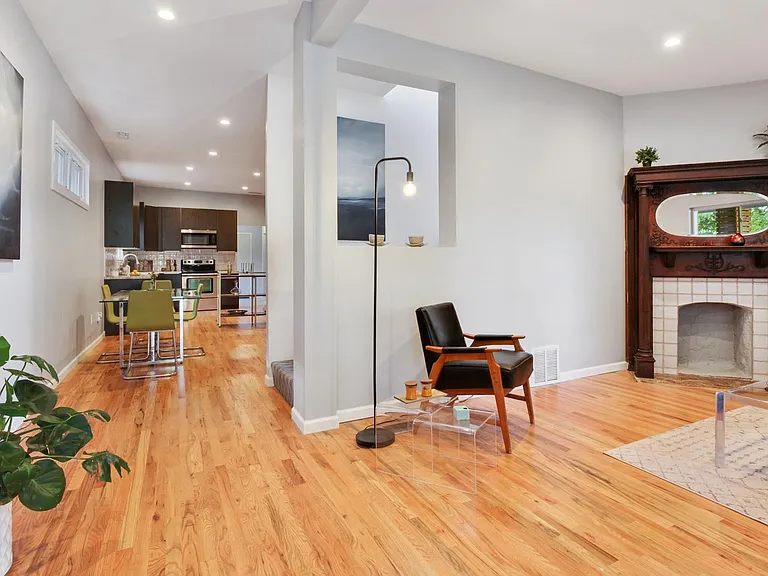 2032 Jefferson St — Photo 4