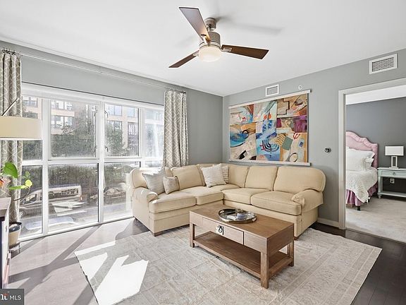 5th image of 1025 1st St SE APT 314