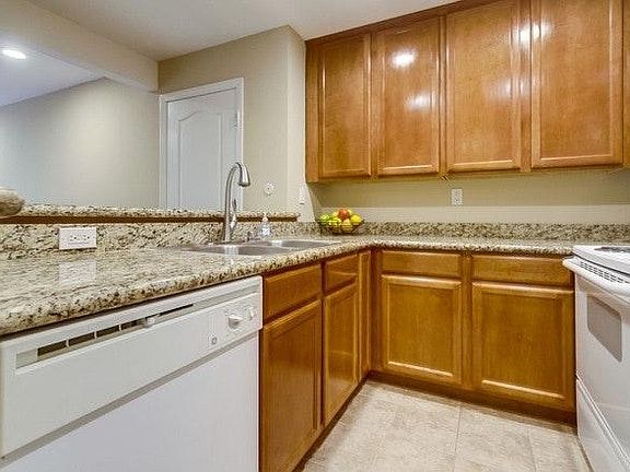 4th image of 3454 Castle Glen Dr Unit 211