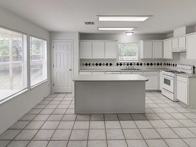 4300 Companeros Way — Photo 10